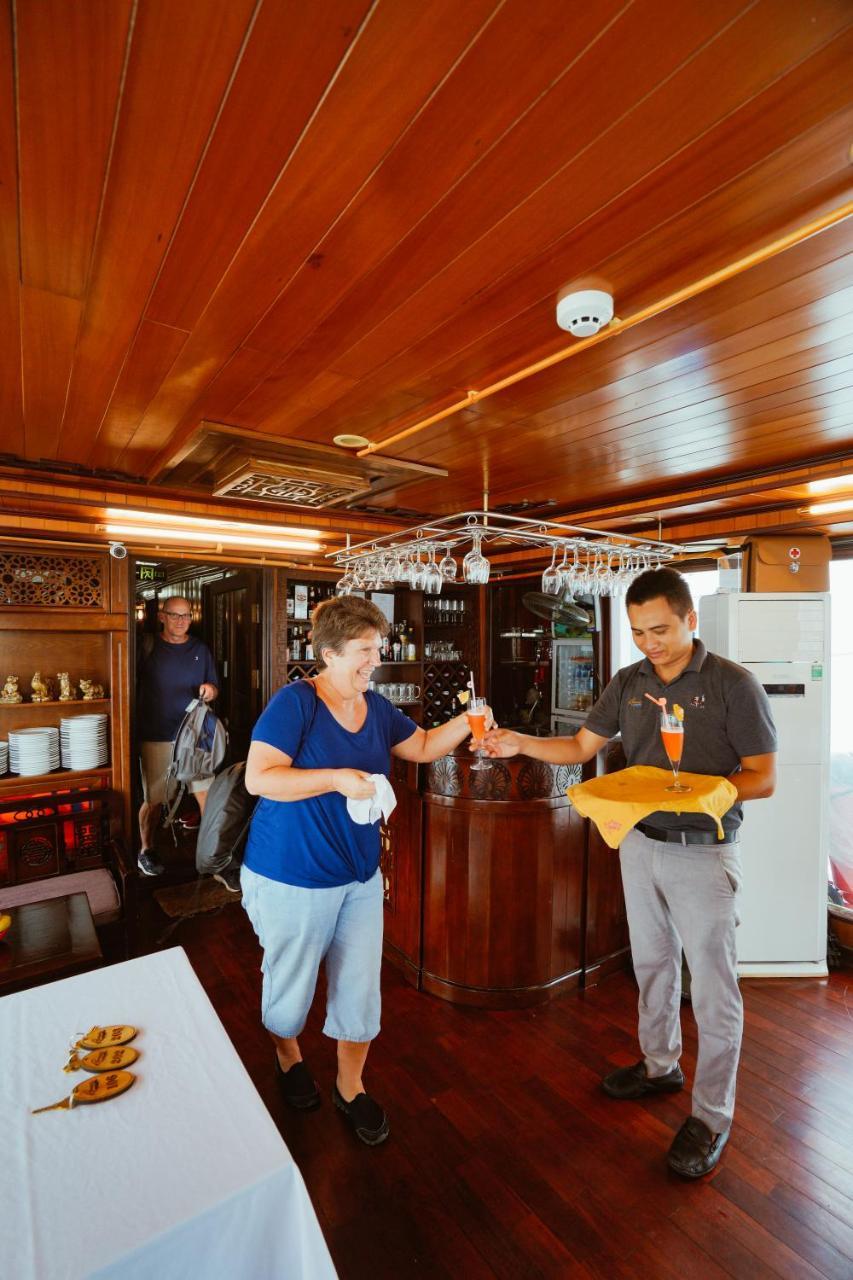 Renea Cruises Halong Hotel Ha Long Exterior photo