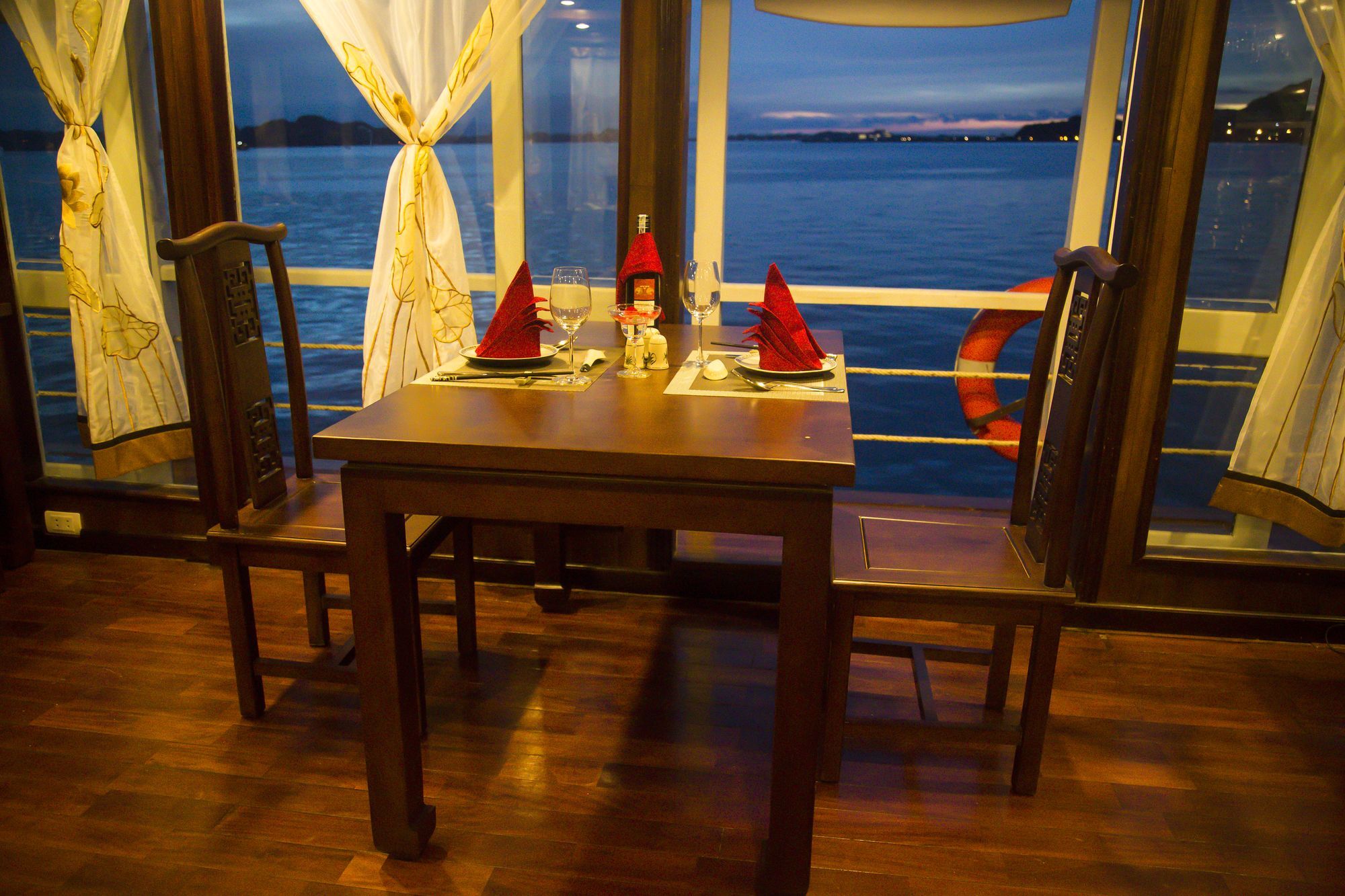 Renea Cruises Halong Hotel Ha Long Exterior photo
